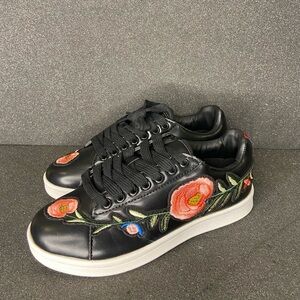 Cape Robbin Women’s Black Floral Sneakers Size 6 (Y508) New in box
